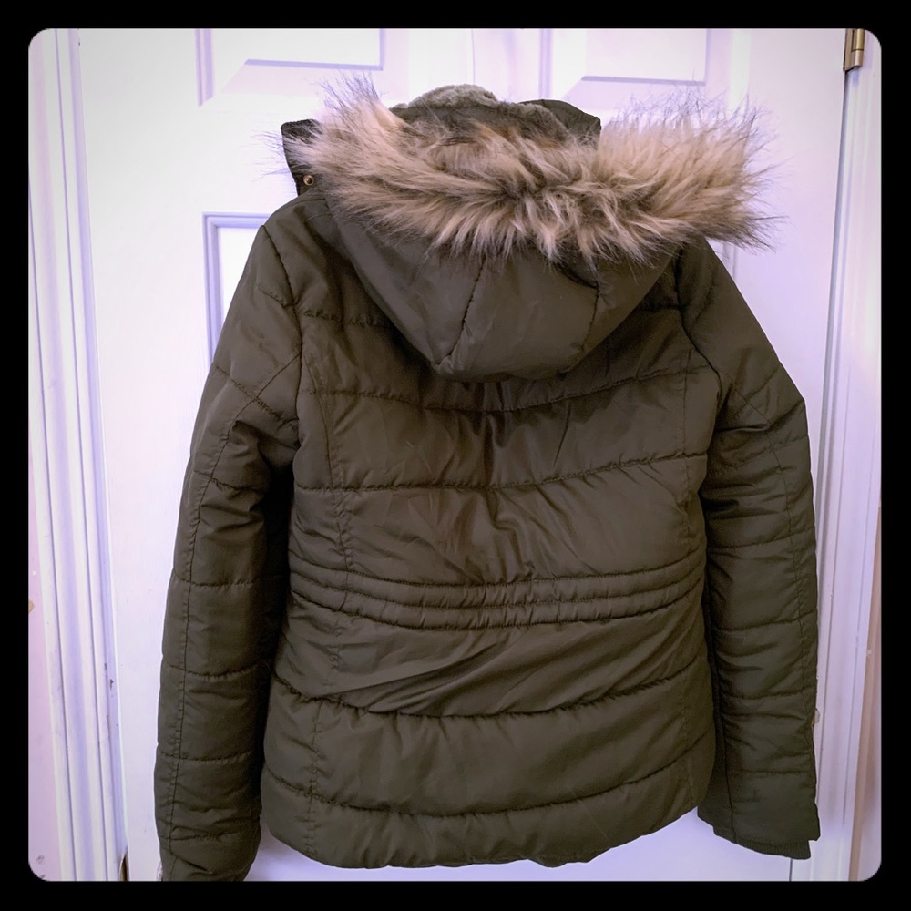 Forever 21 winter puffer coat faux fur